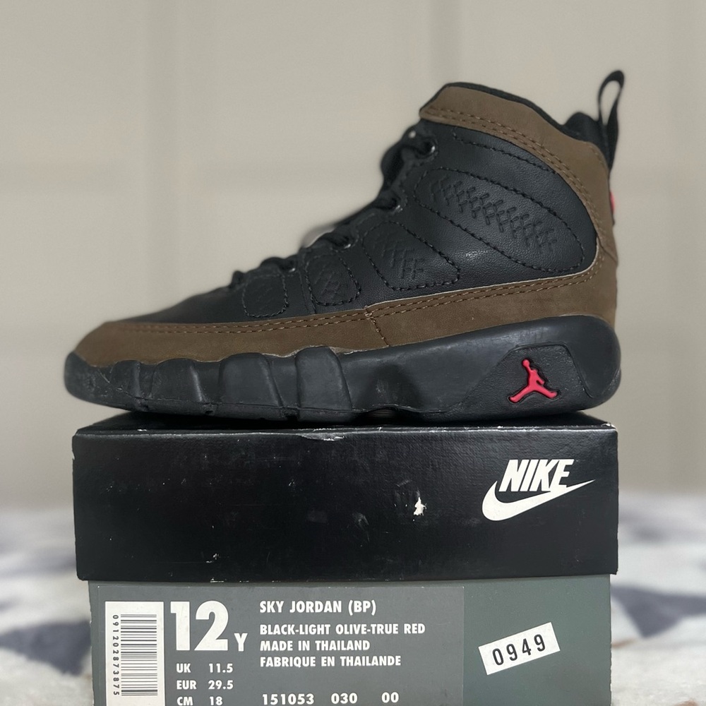 RARE 1993 Nike Air Jordan Olive 9 IX Deadstock BNWB size 12Y Vintage 90s Kids